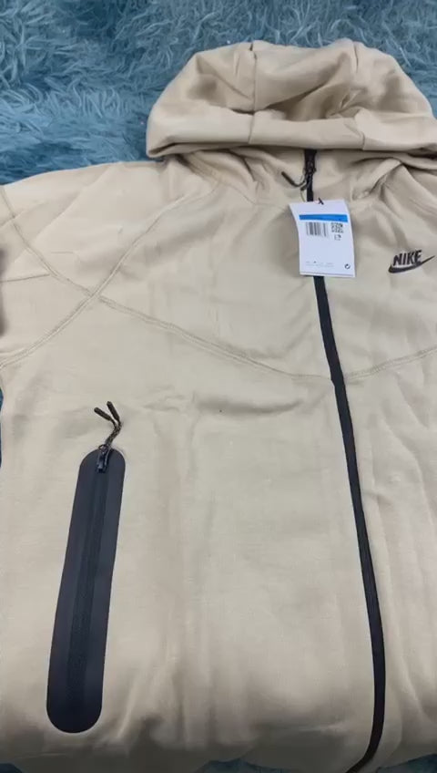 Sudadera Nike Tech